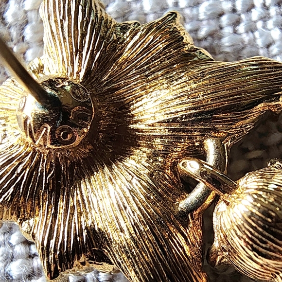 Vintage Monet clear rhinestone post earings. Perfect for a wedding. 1990's - Picture 4 of 4